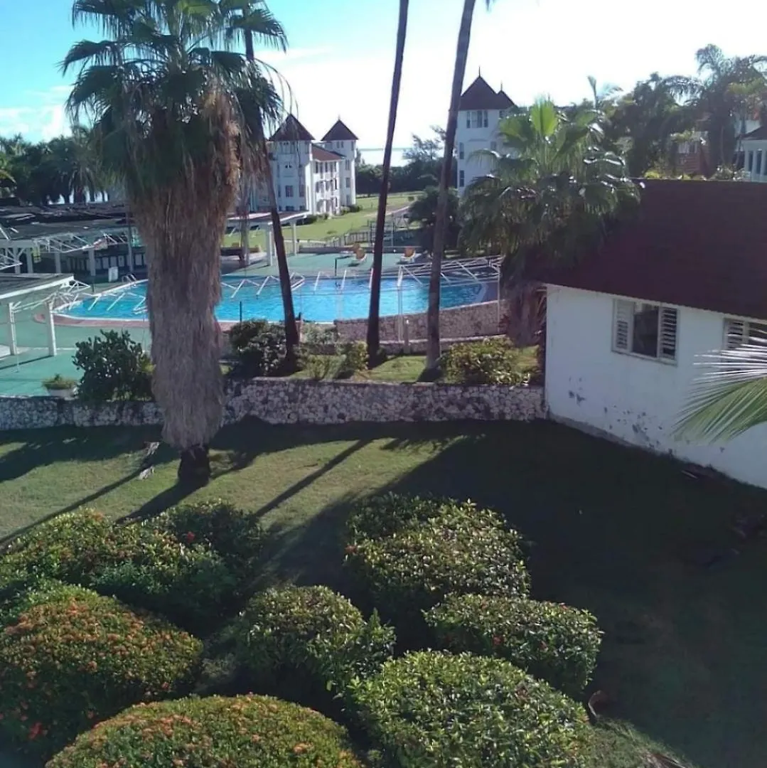 Paradise By The Sea Montego Bay 0*,